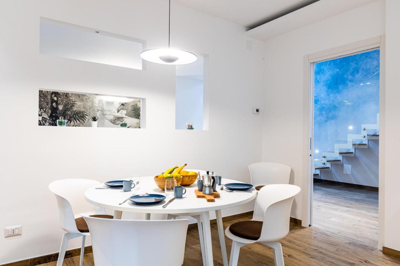 Solemar Sicilia - Palazzo Quaroni Apartment ปาแลร์โม ภายนอก รูปภาพ