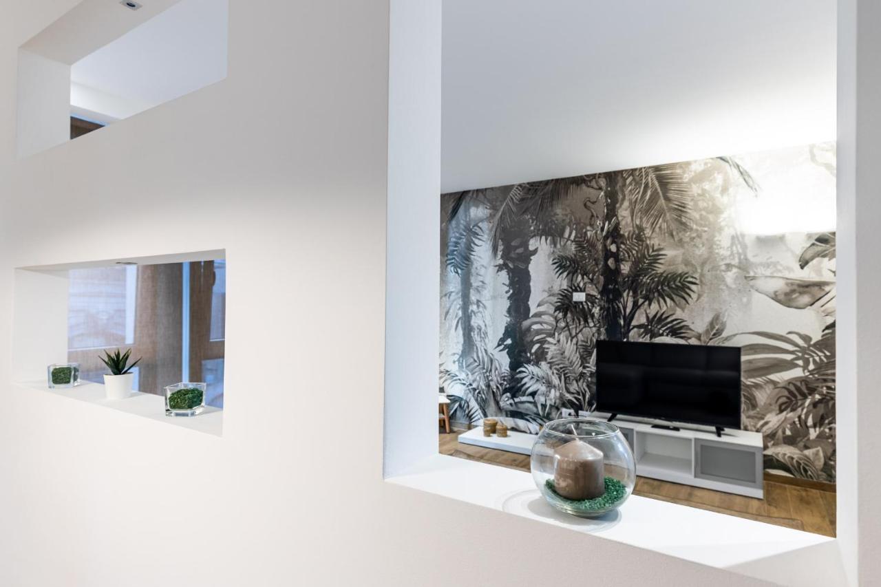 Solemar Sicilia - Palazzo Quaroni Apartment ปาแลร์โม ภายนอก รูปภาพ
