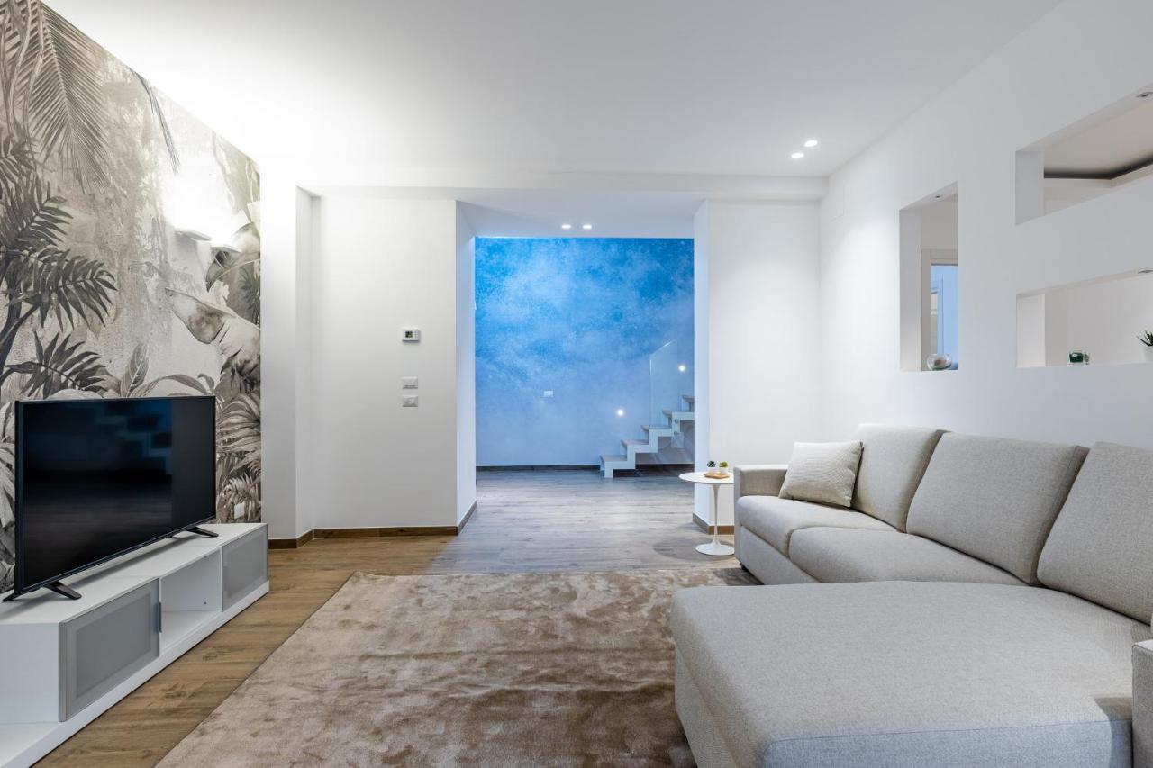 Solemar Sicilia - Palazzo Quaroni Apartment ปาแลร์โม ภายนอก รูปภาพ
